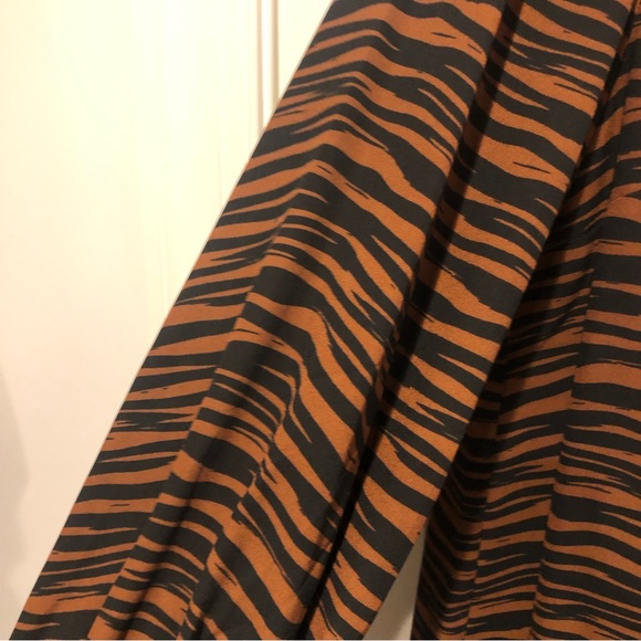 Warehouse Animal Print Pussybow Blouse - Picture 5 of 8